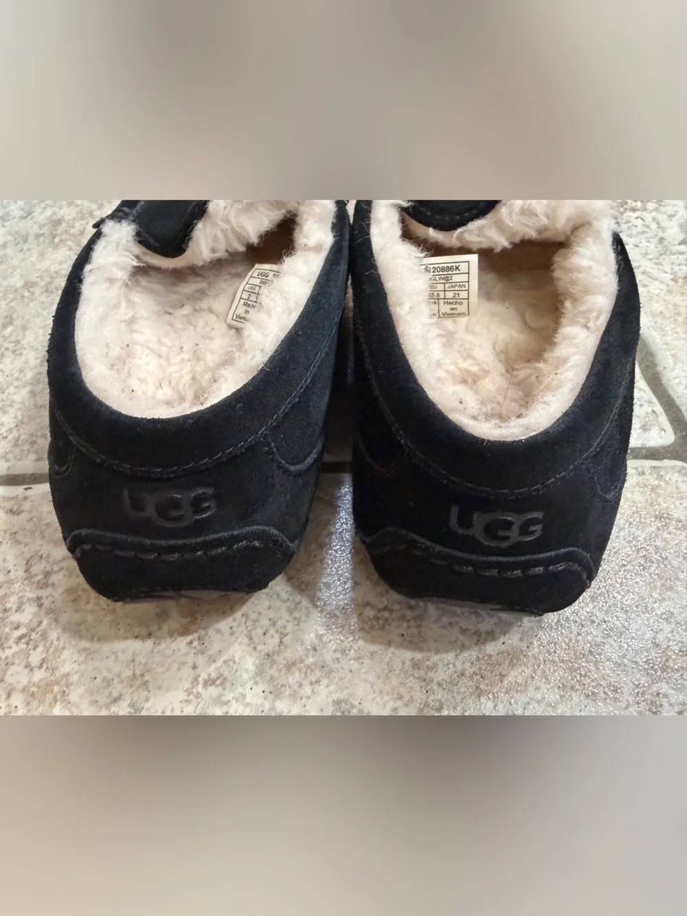 Ugg Ascot Kid Slippers size 2 black